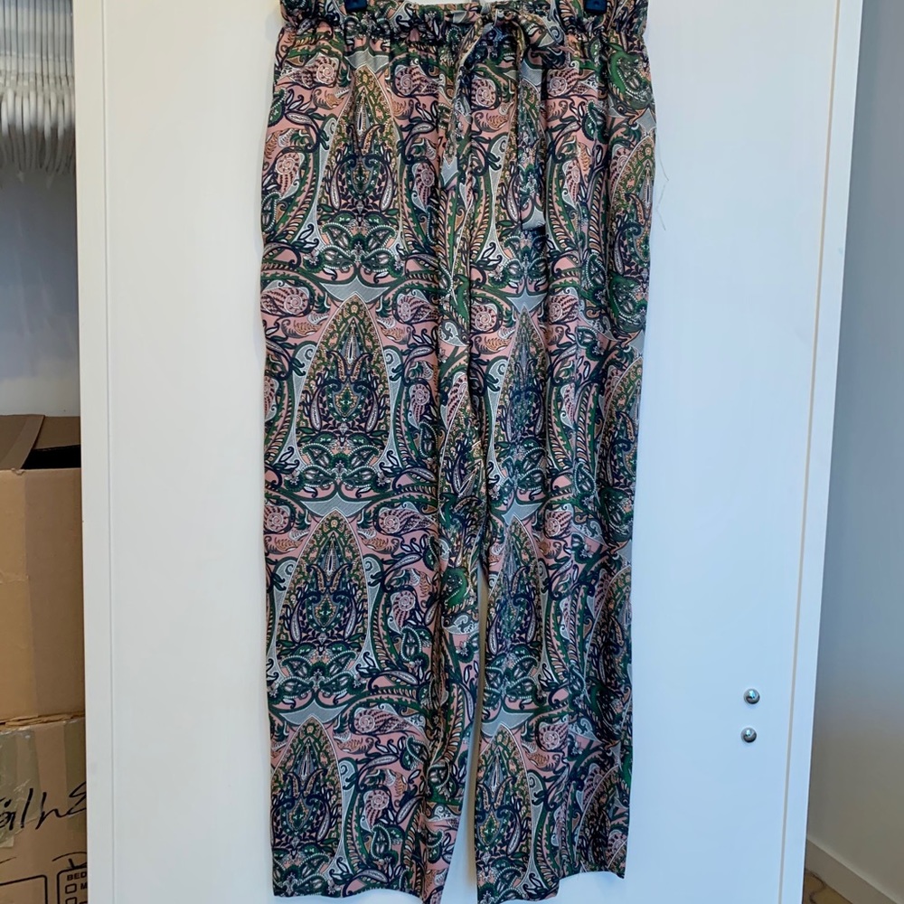 Icon silk wide legged paisley pants size s
